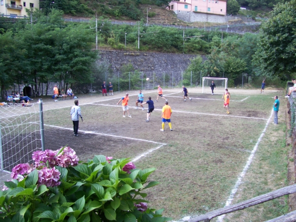  Image name: Calcio20.jpg 
 width: 601 pixel 
 height: 452 pixel 
 Size: 293115 bytes 
 Click to enlarge 